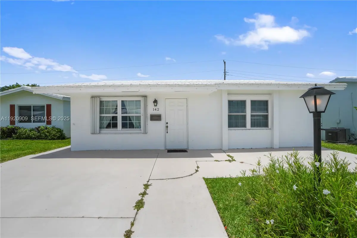 142 NW 10th Ct, Boynton Beach, FL 33426 - Image #1