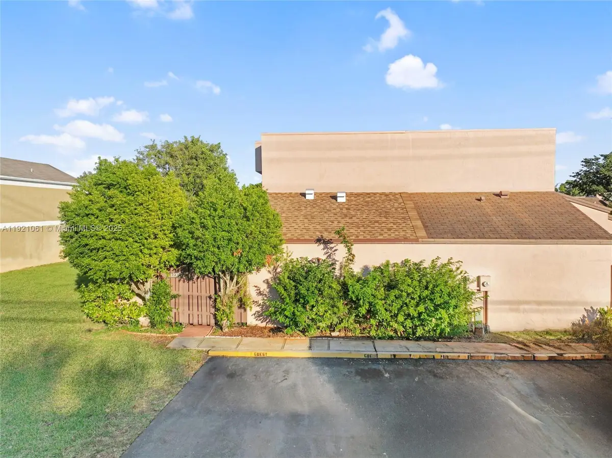 12393 NW 12th Ct, Pembroke Pines, FL 33026 - Image #1