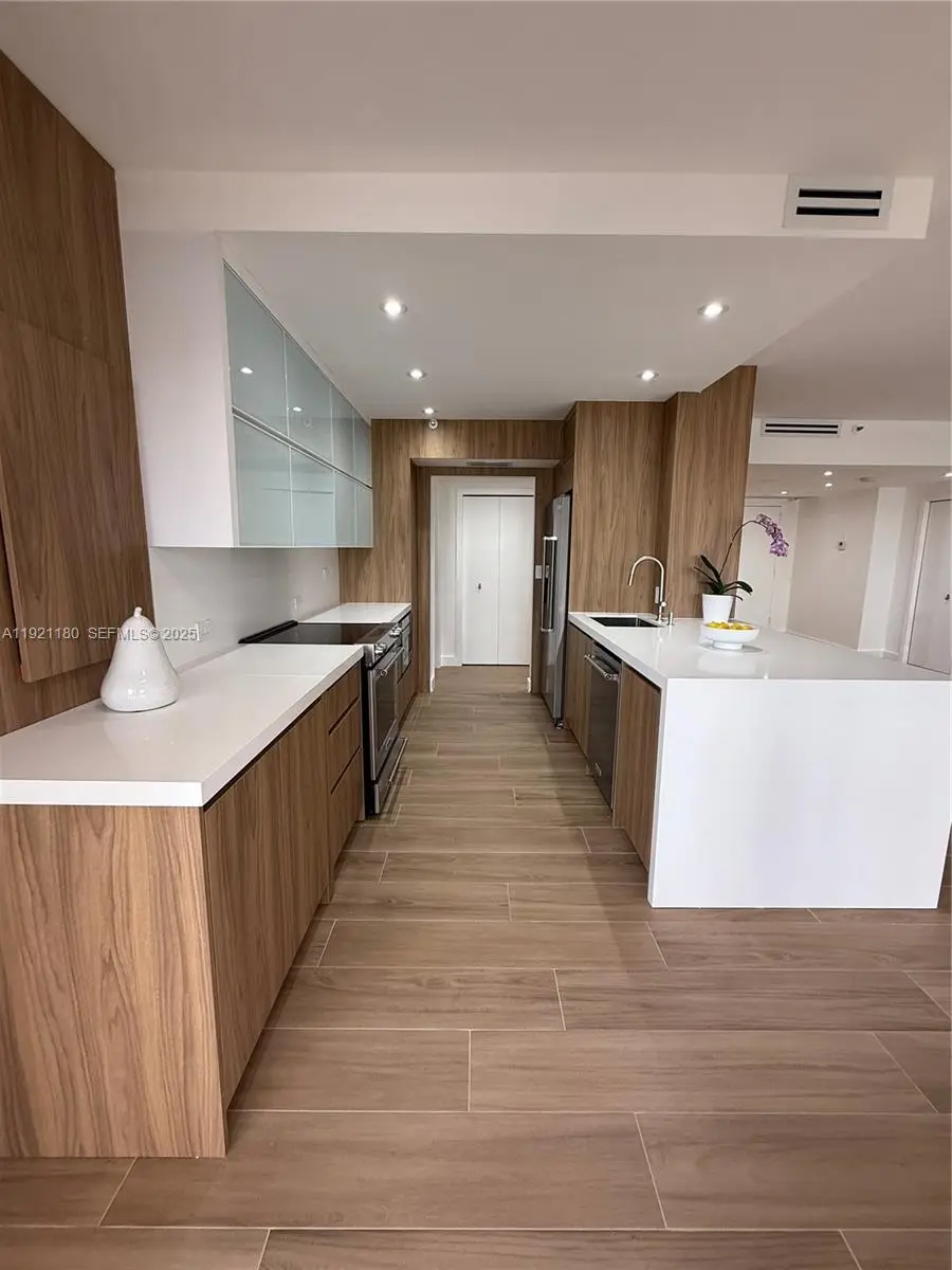 20191 E Country Club Dr #504, Aventura, FL 33180 - Image #3