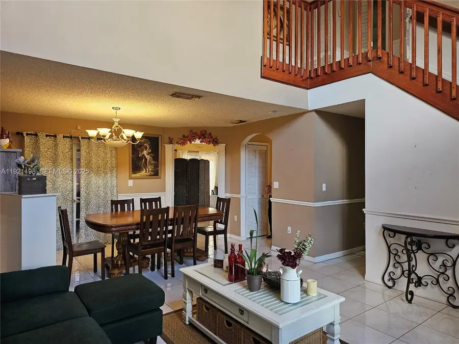 10816 SW 75th St, Miami, FL 33173 - Image #3