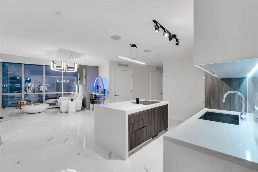 851 NE 1st Ave #4009, Miami, FL 33132 - Image #2