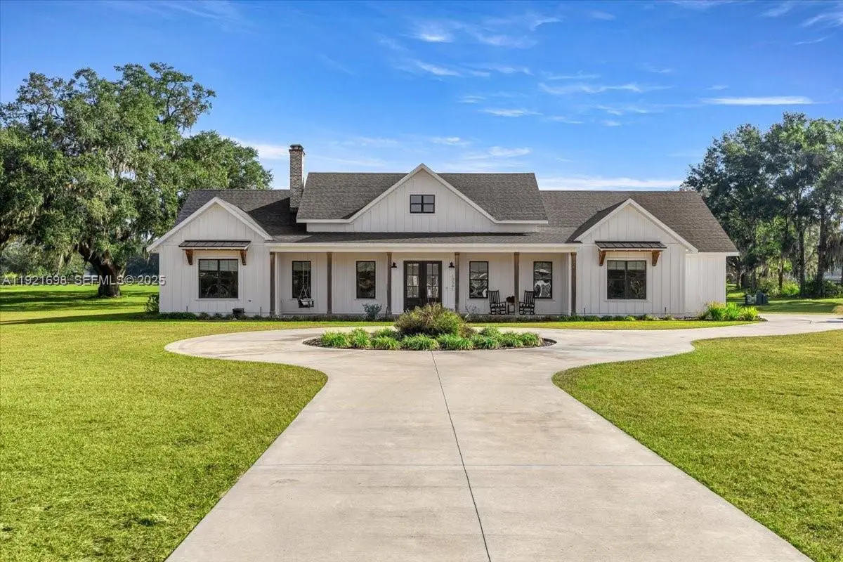 10561 NE 104th Cir, Oxford, FL 34484 - #1