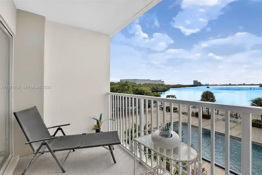 300 Bayview Dr #308, Sunny Isles Beach, FL 33160 - Image #3