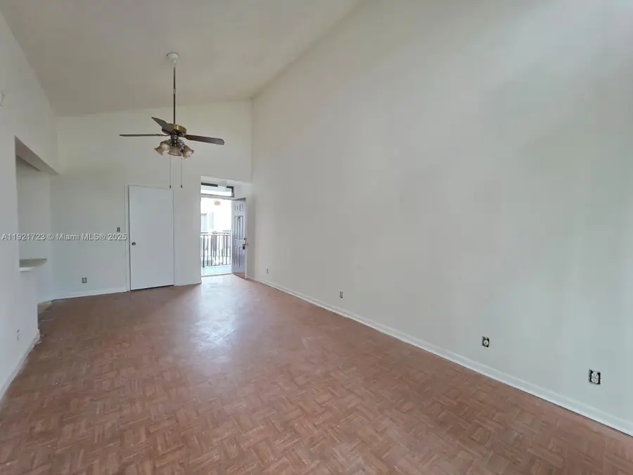 210 Lake Pointe Dr #304, Oakland Park, FL 33309 - Image #2