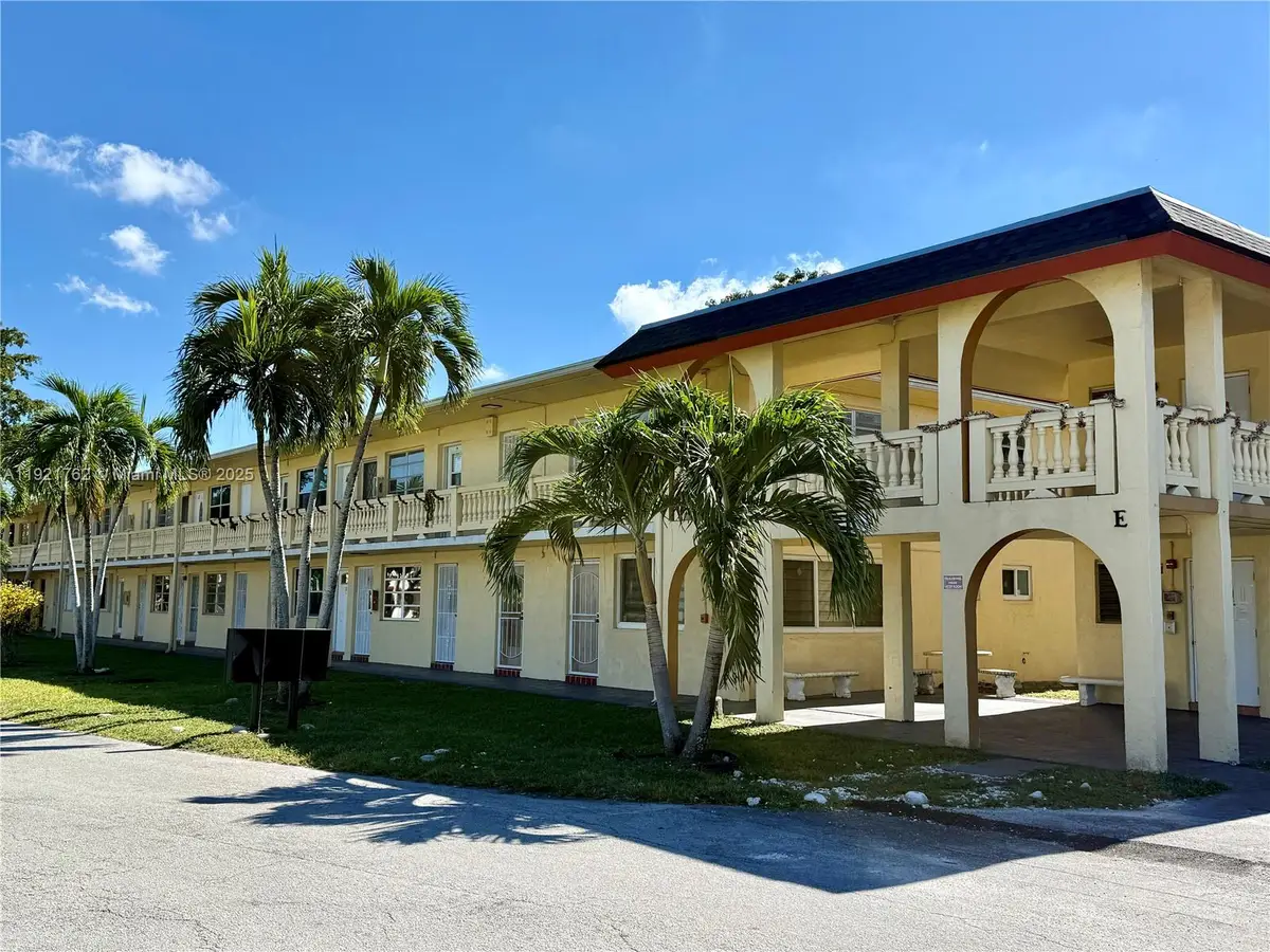 160 NE 203rd Ter #22, Miami Gardens, FL 33179 - Image #1