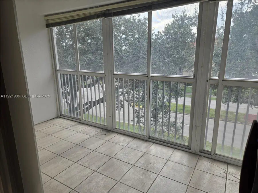 1000 SW 128th Ter #410V, Pembroke Pines, FL 33027 - Image #3