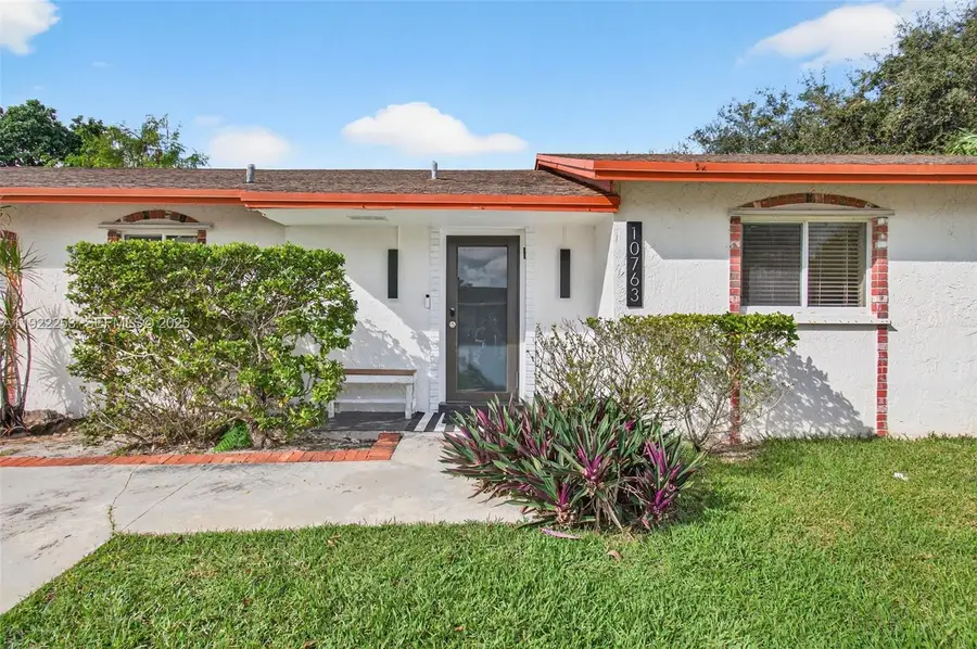 10763 Shady Pond Ln, Boca Raton, FL 33428 - Image #2