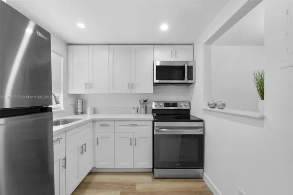 9601 Sunrise Lakes Blvd #206, Sunrise, FL 33322