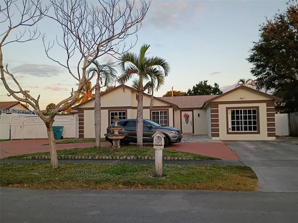 19541 NW 57th Ct, Hialeah, FL 33015 - Image #1