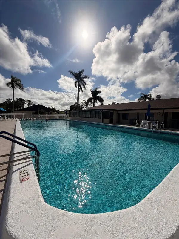 434 Pine Glen Ln #A-1, Green Acres, FL 33463