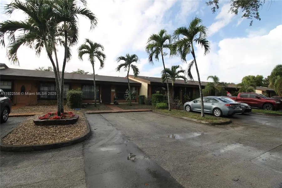 2260 Plum Ct, Pembroke Pines, FL 33026 - Image #2