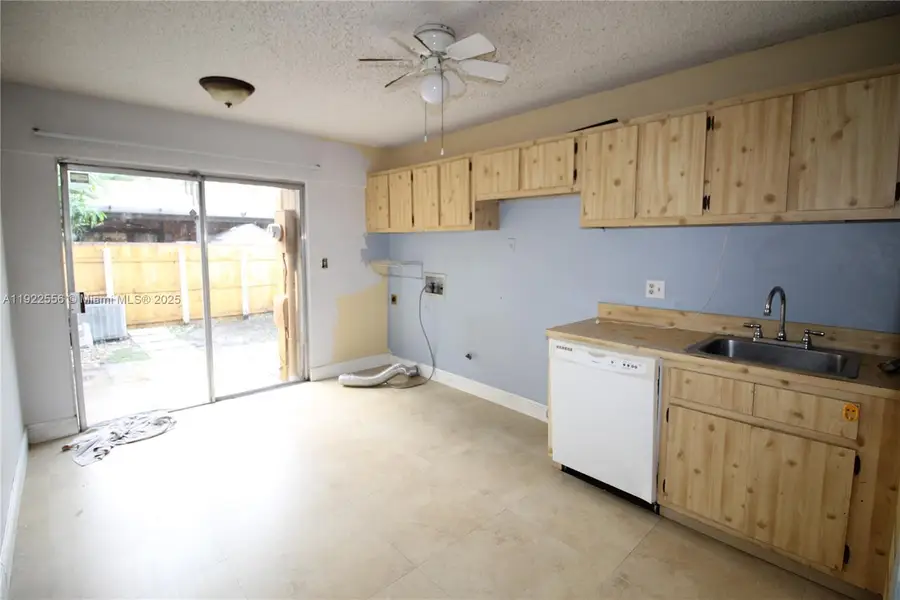 2260 Plum Ct, Pembroke Pines, FL 33026 - Image #3