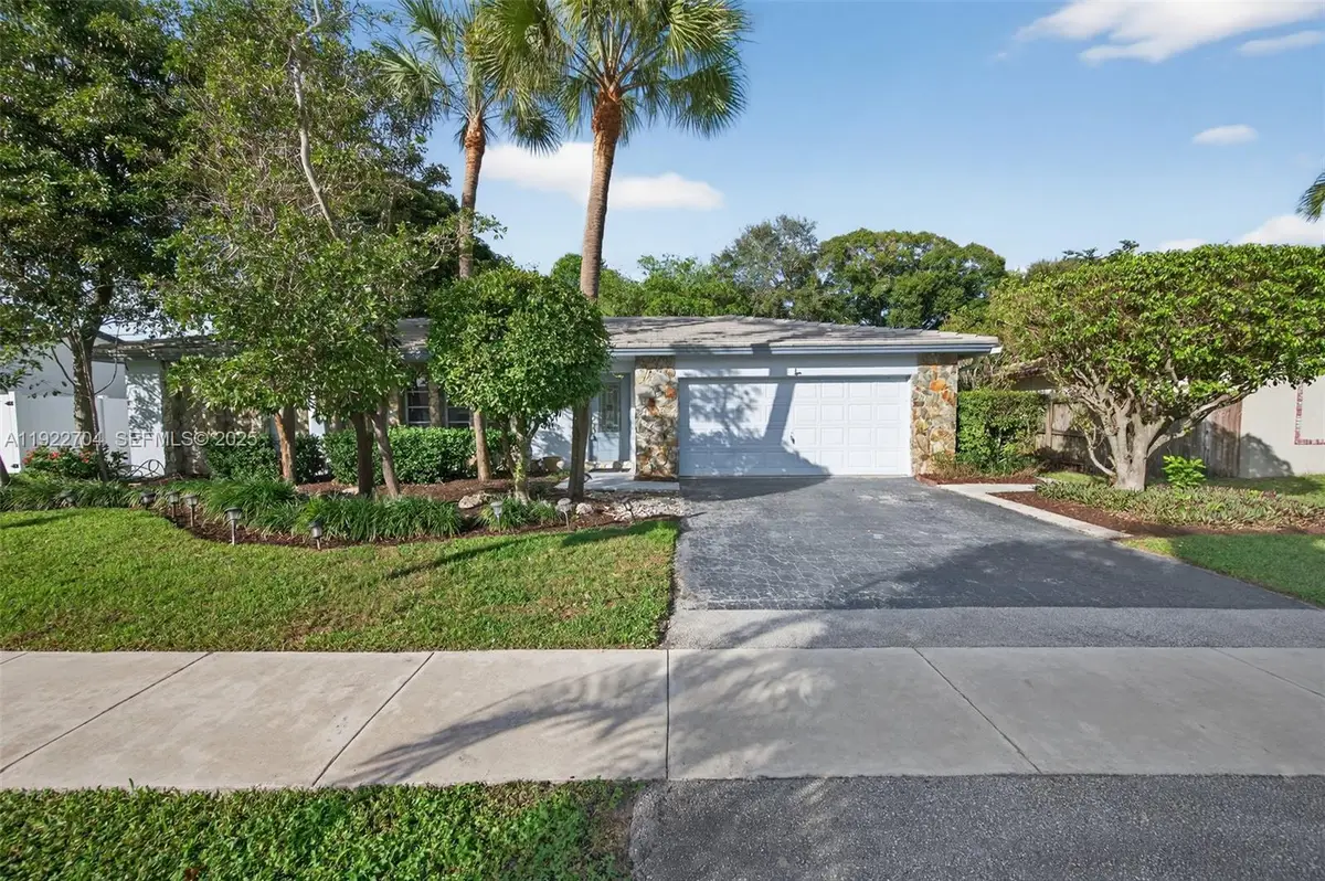 969 NW 8th St, Boca Raton, FL 33486 - Image #1