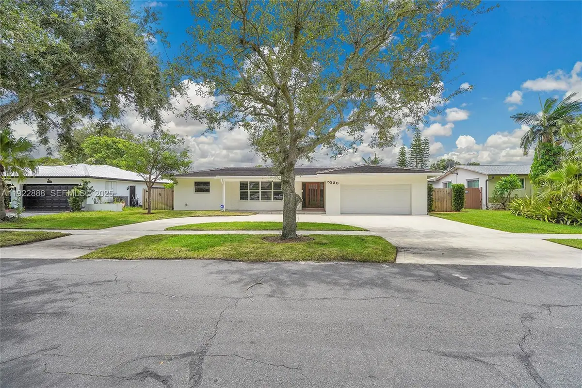 5320 SW 8th St, Plantation, FL 33317 - Image #1