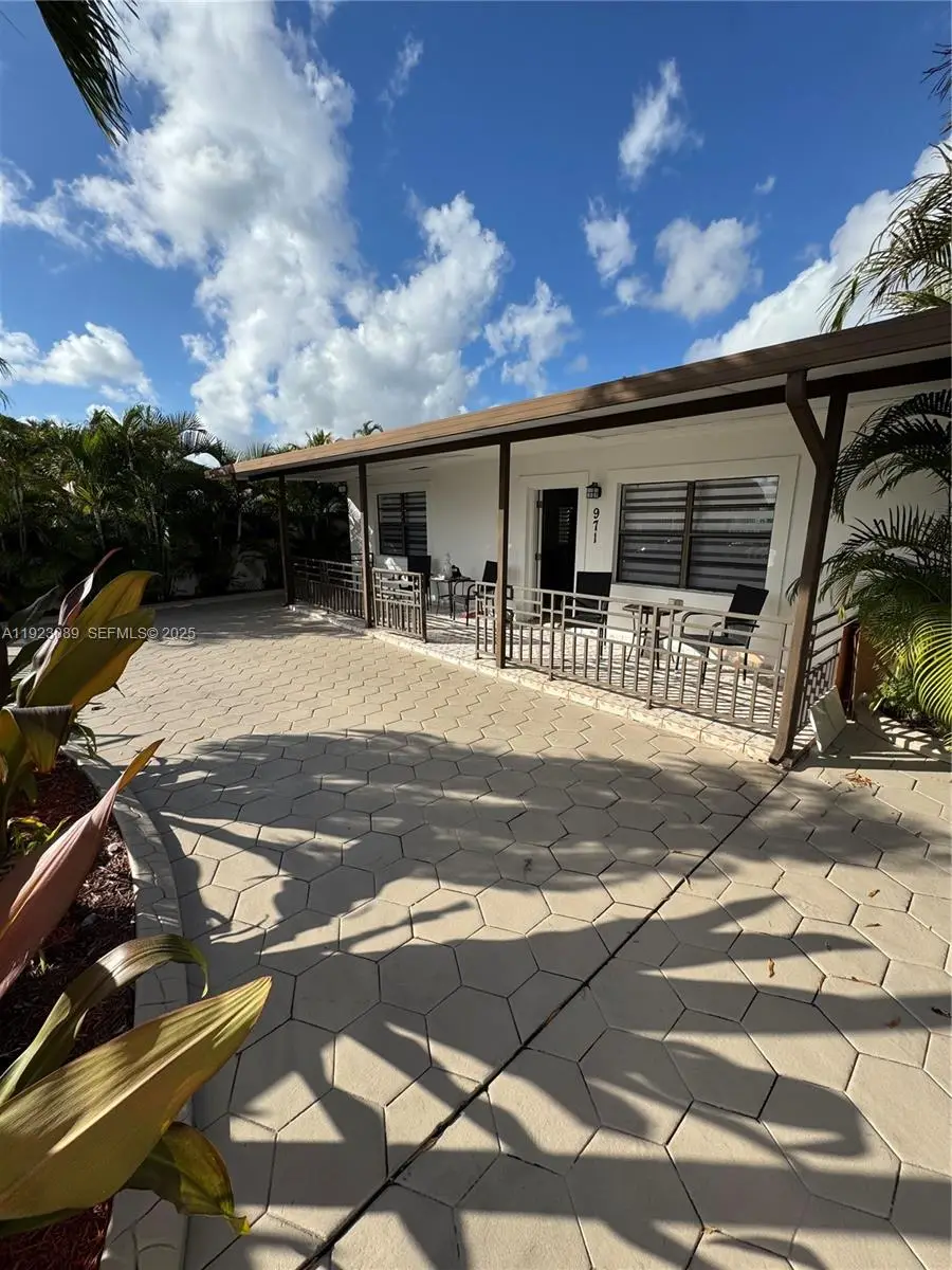 971 E 13th St, Hialeah, FL 33010 - Image #2