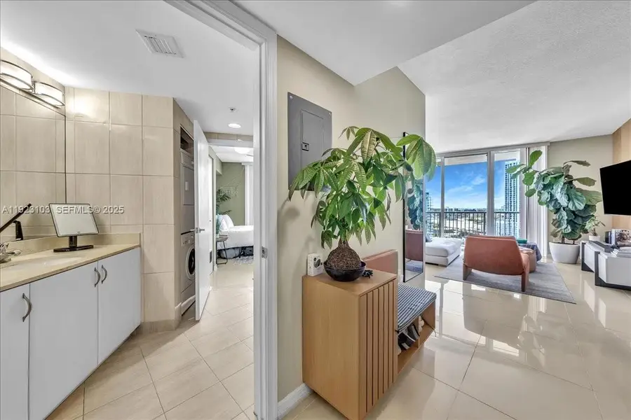 1750 N Bayshore Dr #2015, Miami, FL 33132 - Image #2