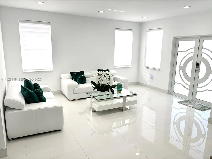 7952 NW 198th St, Hialeah, FL 33015 - Image #2