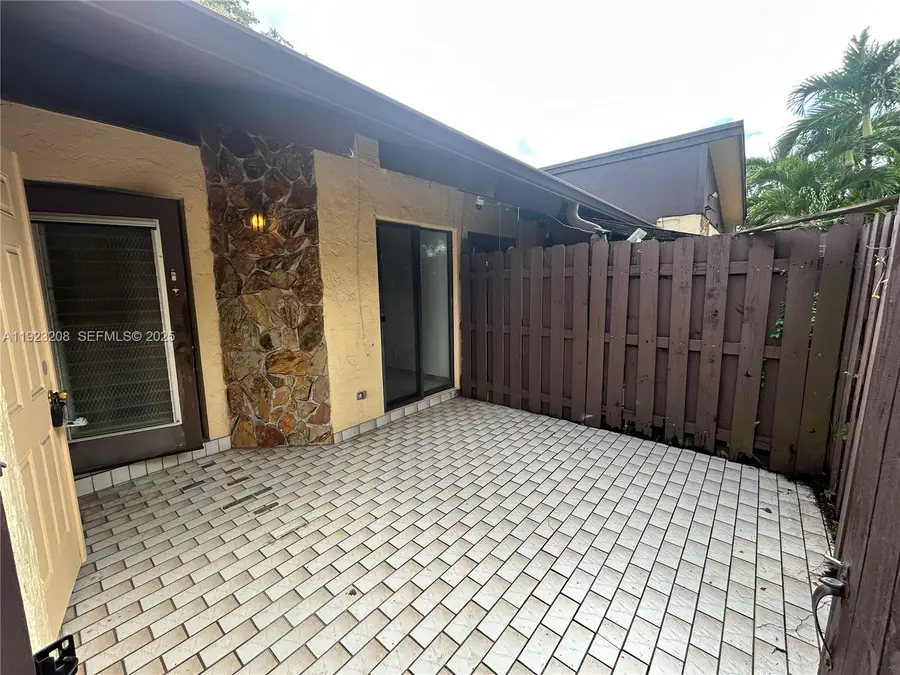 534 Briarwood Cir #1-48, Hollywood, FL 33024 - Image #3