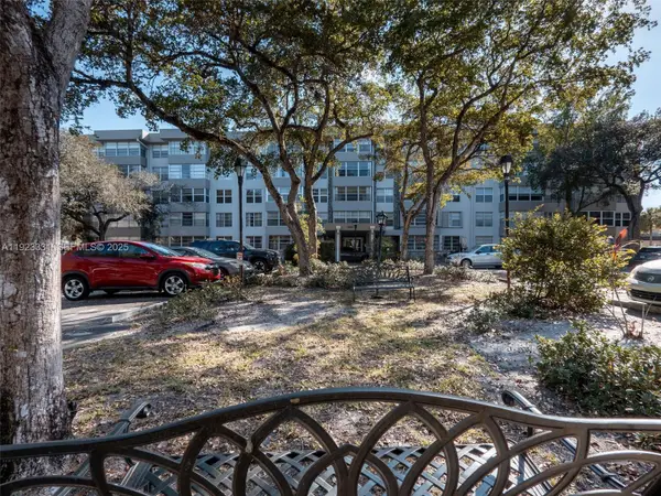 6600 Cypress Rd #406, Plantation, FL 33317