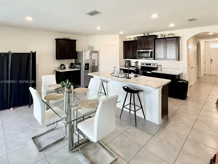 517 SW Lacroix Ave, Port Saint Lucie, FL 34953 - Image #2