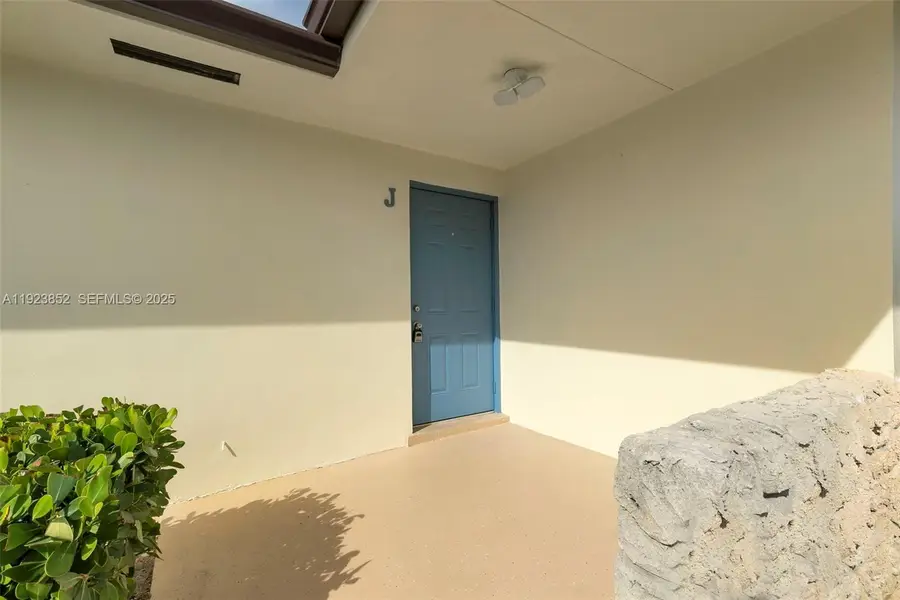 2854 E Crosley Dr E #J, West Palm Beach, FL 33415 - Image #3