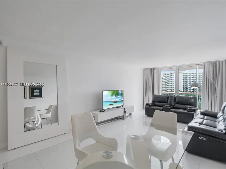 19370 E Collins Ave #627, Sunny Isles Beach, FL 33160 - Image #2