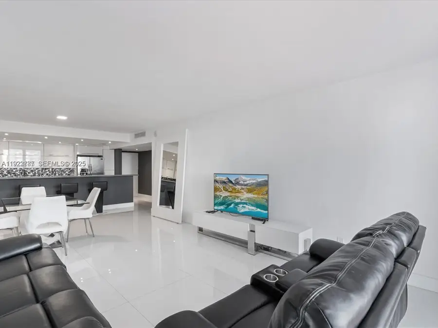 19370 E Collins Ave #627, Sunny Isles Beach, FL 33160 - Image #3