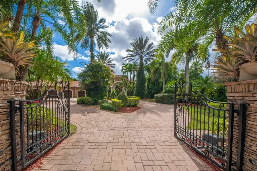 16740 Berkshire Ct, Southwest Ranches, FL 33331 - Image #2