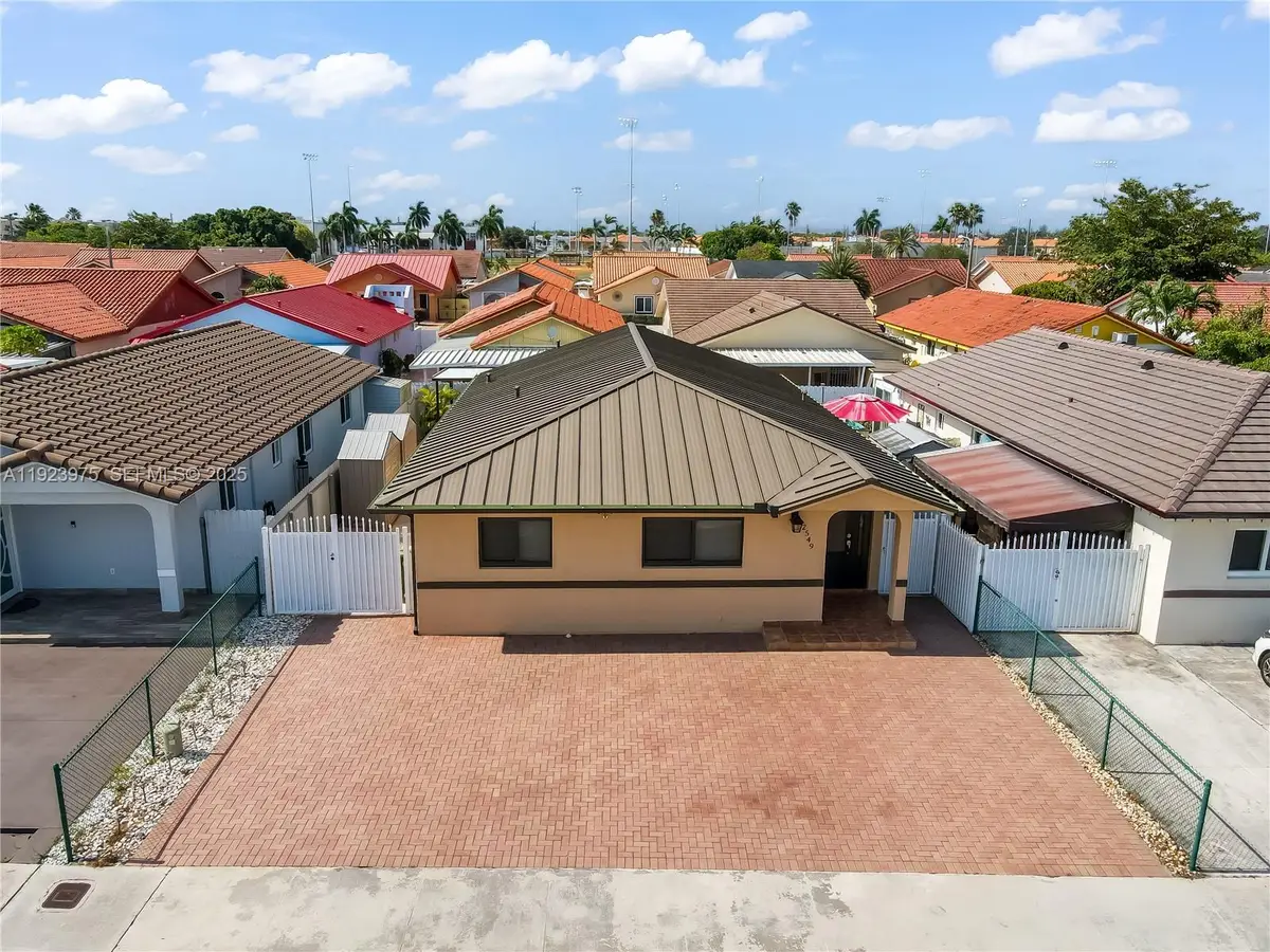 2549 W 72nd Pl, Hialeah, FL 33016 - Image #1