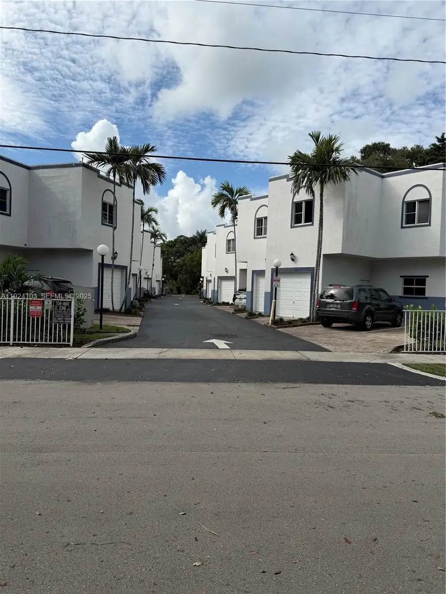 2927 SW 18th Ter, Fort Lauderdale, FL 33315 - Image #1