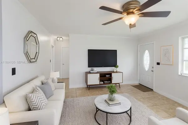 1611 NW 46th St, Tamarac, FL 33309