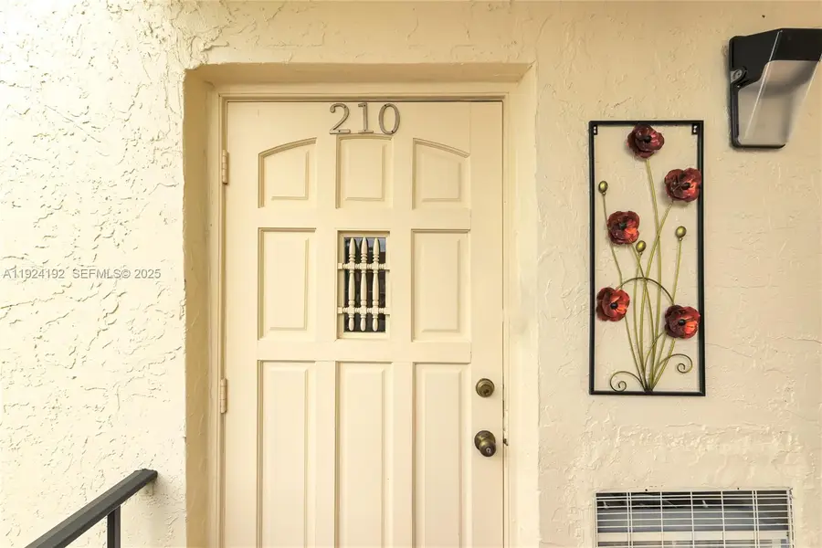 9800 N Hollybrook Lake Dr #210, Pembroke Pines, FL 33025 - Image #3