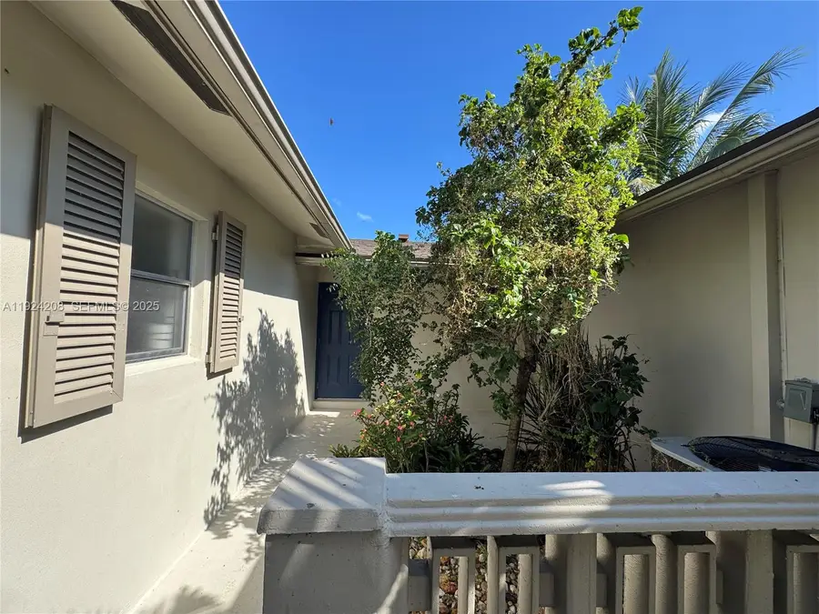 2731 N 72nd Way, Hollywood, FL 33024 - Image #3