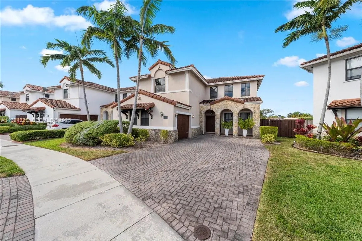 984 NW 104th Ave, Miami, FL 33172 - Image #1