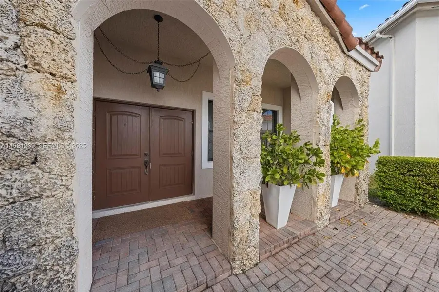 984 NW 104th Ave, Miami, FL 33172 - Image #3