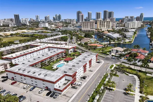 580 Egret Dr #220, Hallandale Beach, FL 33009