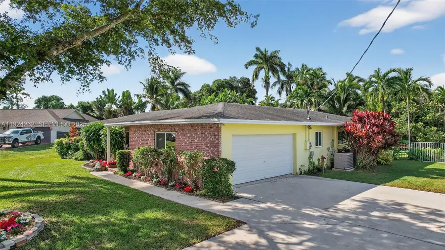 431 Vicksburg Ter, Plantation, FL 33325 - Image #2