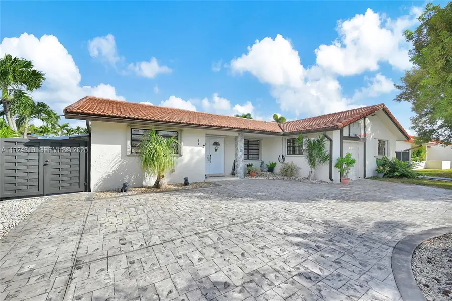 31 NW 133rd Pl, Miami, FL 33182 - Image #2