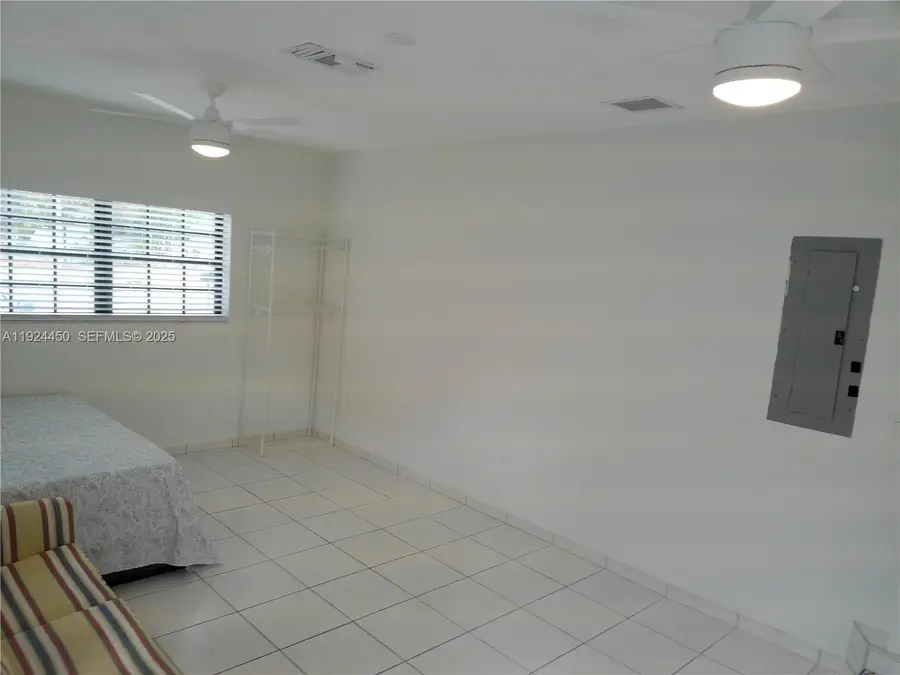 10812 SW 33rd St, Miami, FL 33165 - Image #3