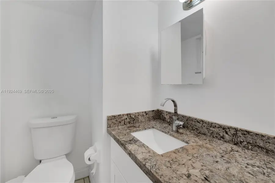 1140 NE 191 #24, Miami, FL 33179 - Image #3