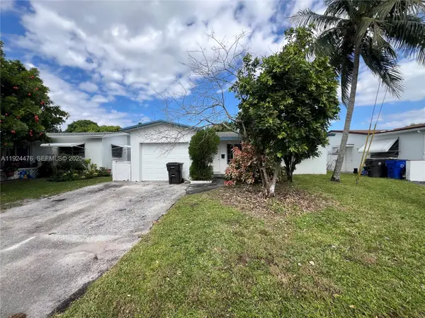 4827 NW 43rd Ct, Lauderdale Lakes, FL 33319