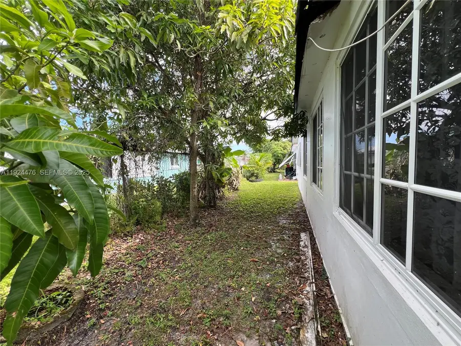 4827 NW 43rd Ct, Lauderdale Lakes, FL 33319 - Image #2