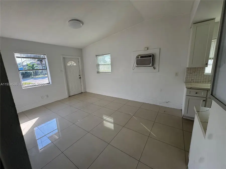 2507 NW 4th Ct, Pompano Beach, FL 33069 - Image #2