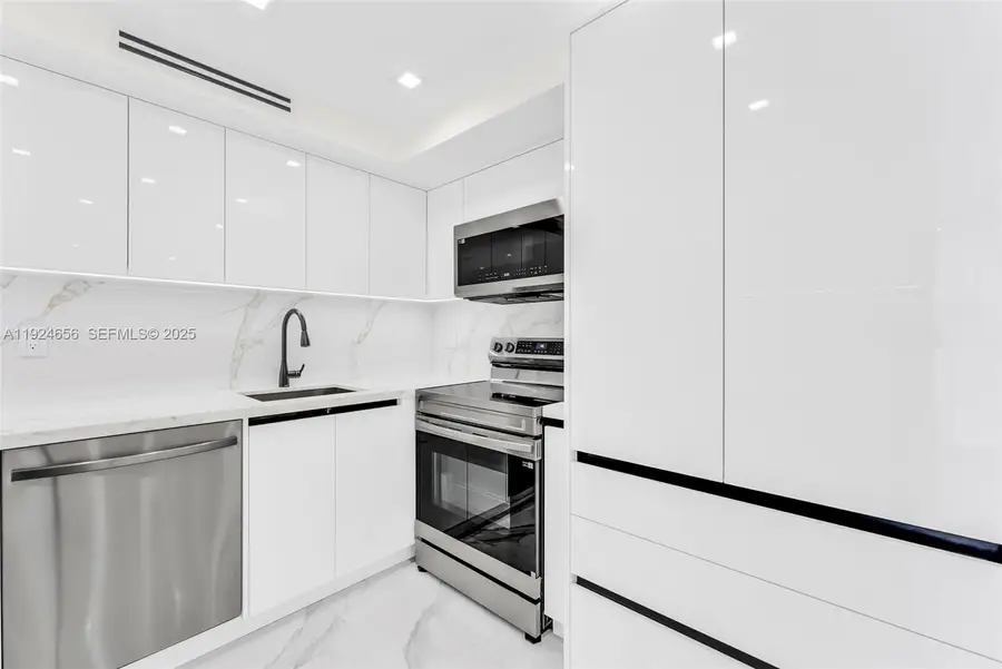 251 174th St #1414, Sunny Isles Beach, FL 33160 - Image #3