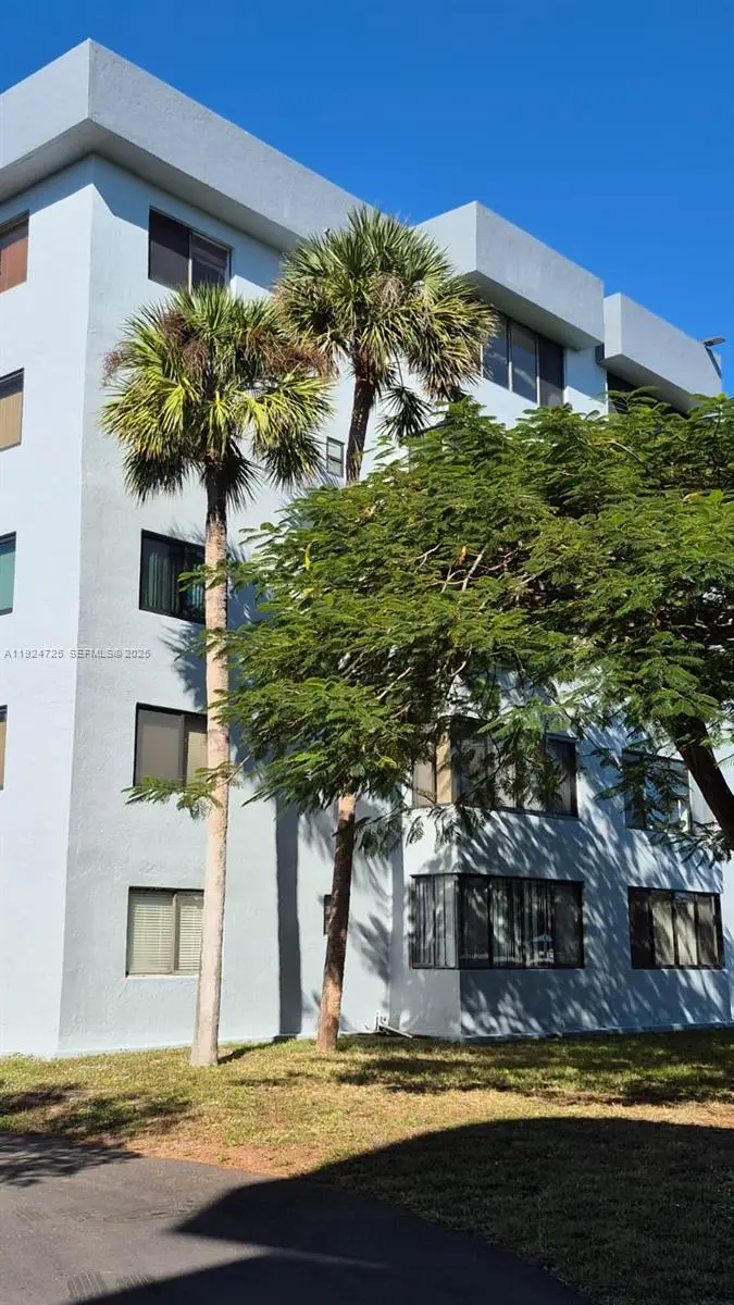 8020 Hampton Blvd #202, North Lauderdale, FL 33068 - Image #2