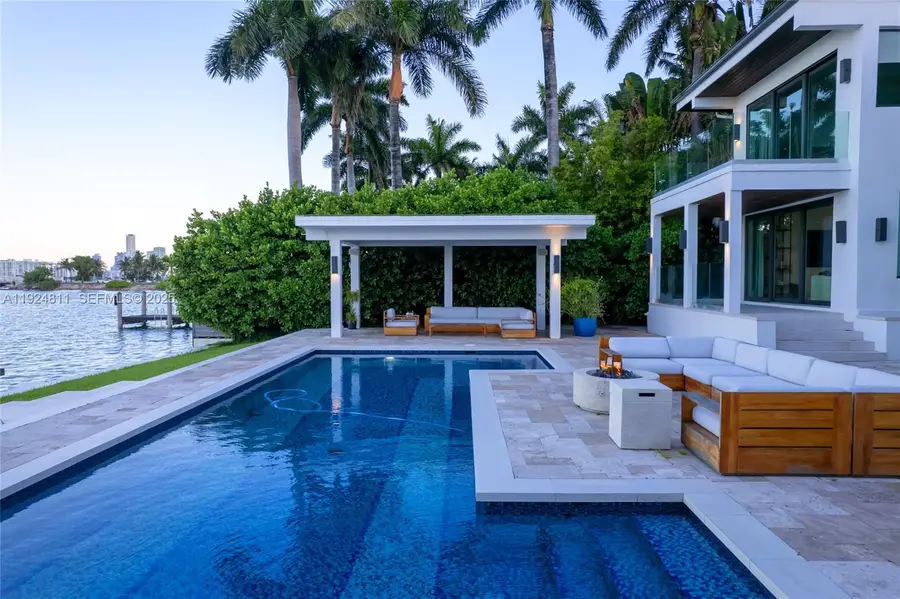 327 E Rivo Alto Dr, Miami Beach, FL 33139 - Image #2