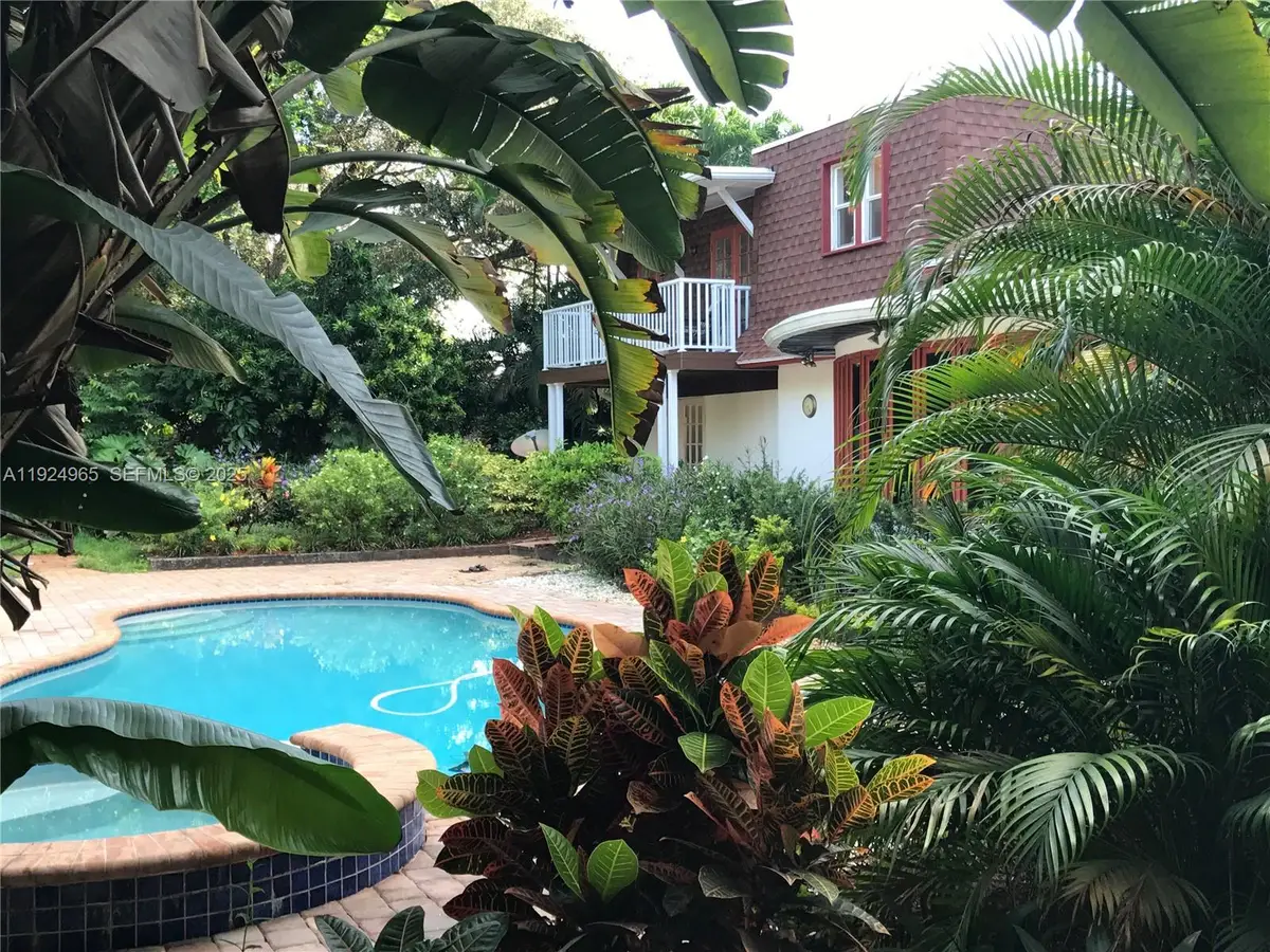 325 Bayberry Dr, Plantation, FL 33317 - Image #1