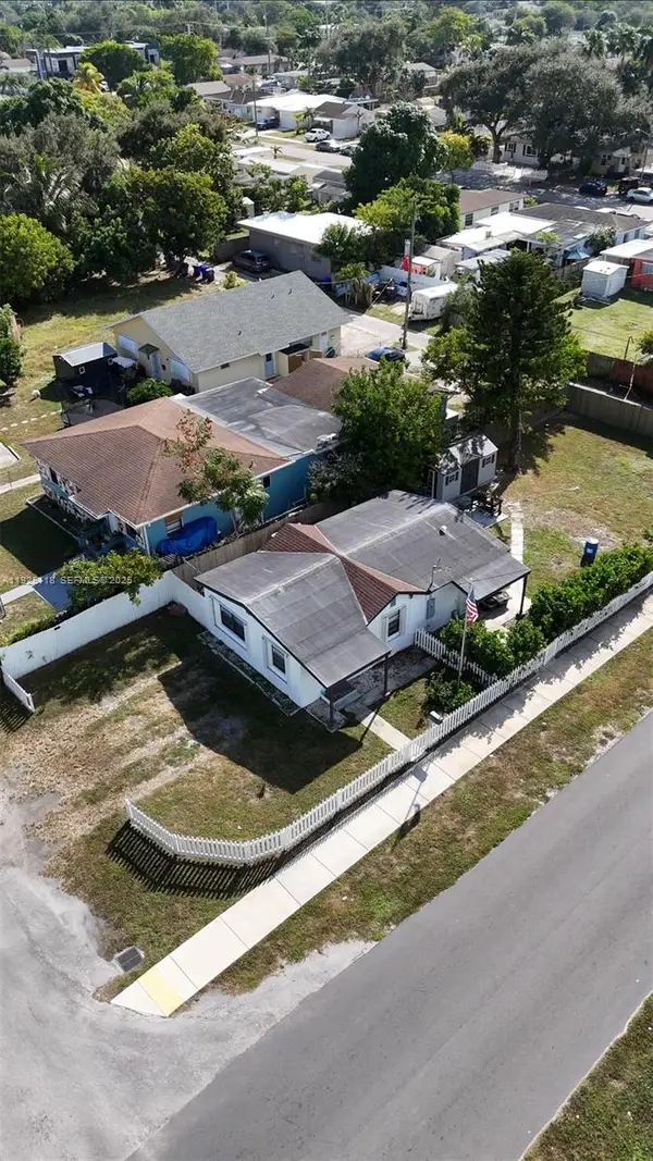 2444 Roosevelt St, Hollywood, FL 33020