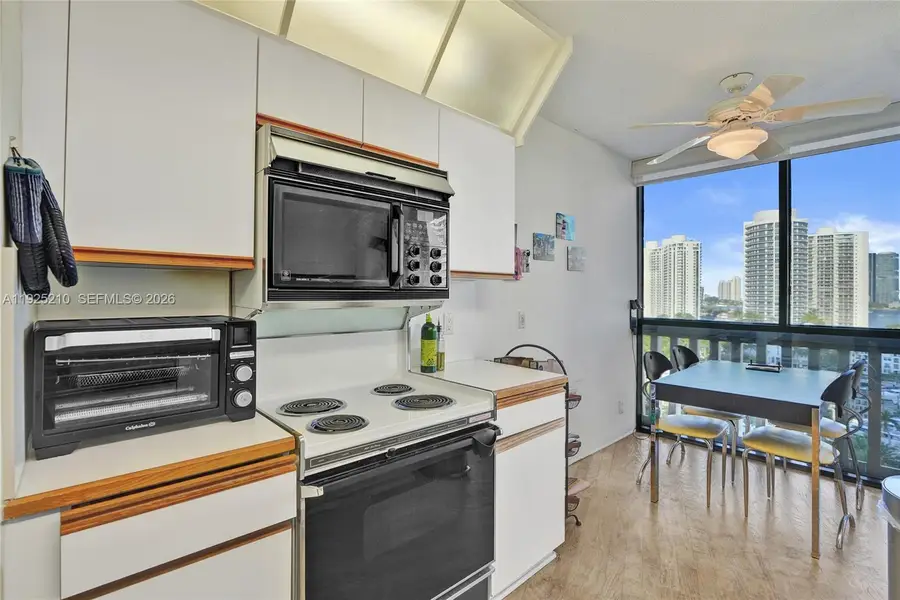 1000 W Island Blvd #1608, Aventura, FL 33160 - Image #2