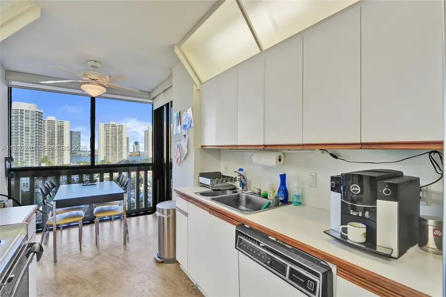 1000 W Island Blvd #1608, Aventura, FL 33160 - Image #3